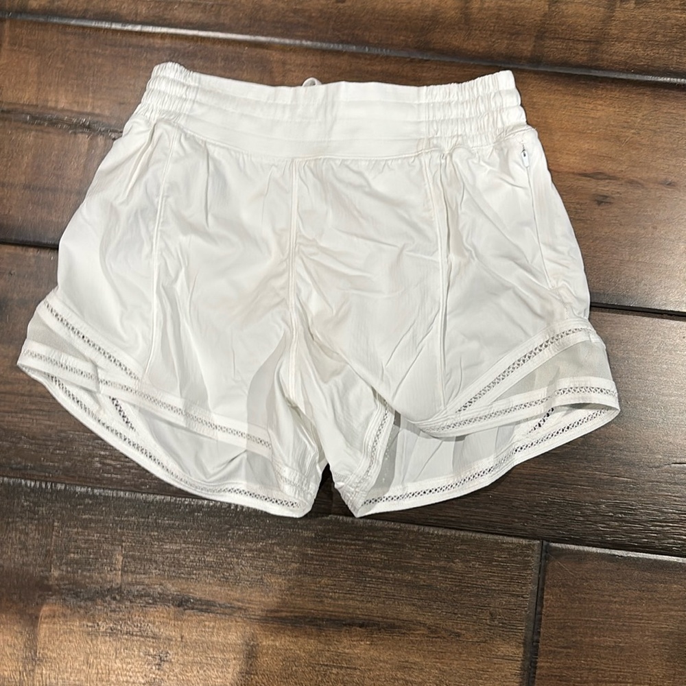 Lululemon Hotty Hot High Rise Short (4 inches)